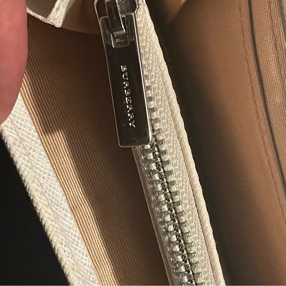 Authentic Burberry Cream Nova Check Wallet - Picture 7 of 7